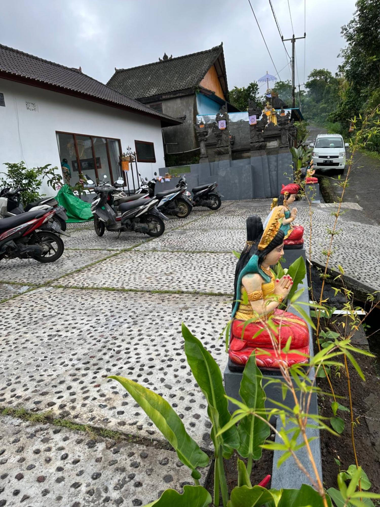 BesakihBali Basuki Retreat Centerアパートメント エクステリア 写真