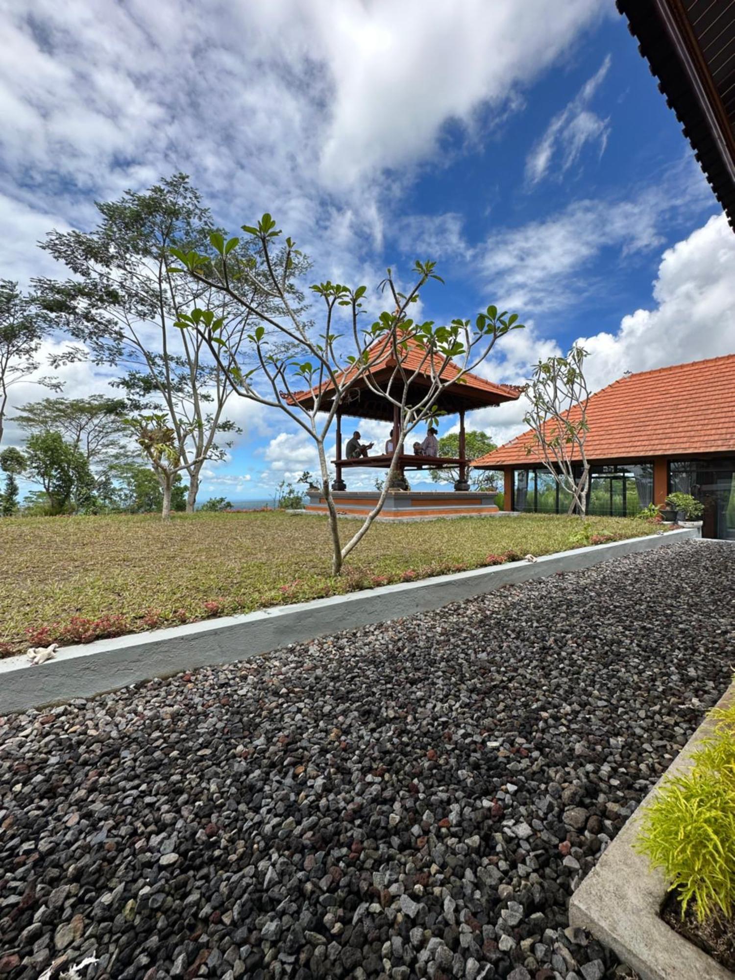BesakihBali Basuki Retreat Centerアパートメント エクステリア 写真