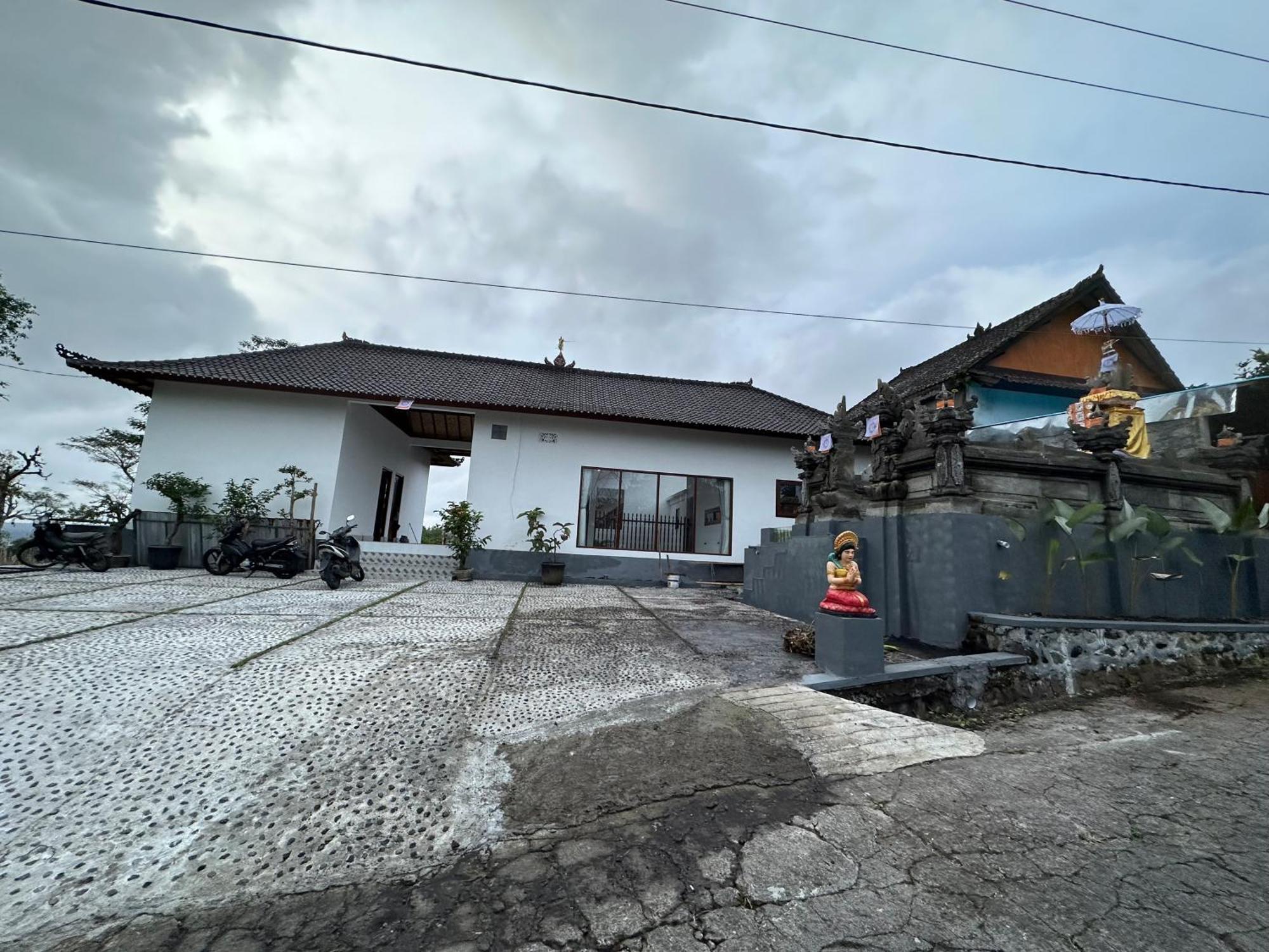 BesakihBali Basuki Retreat Centerアパートメント エクステリア 写真