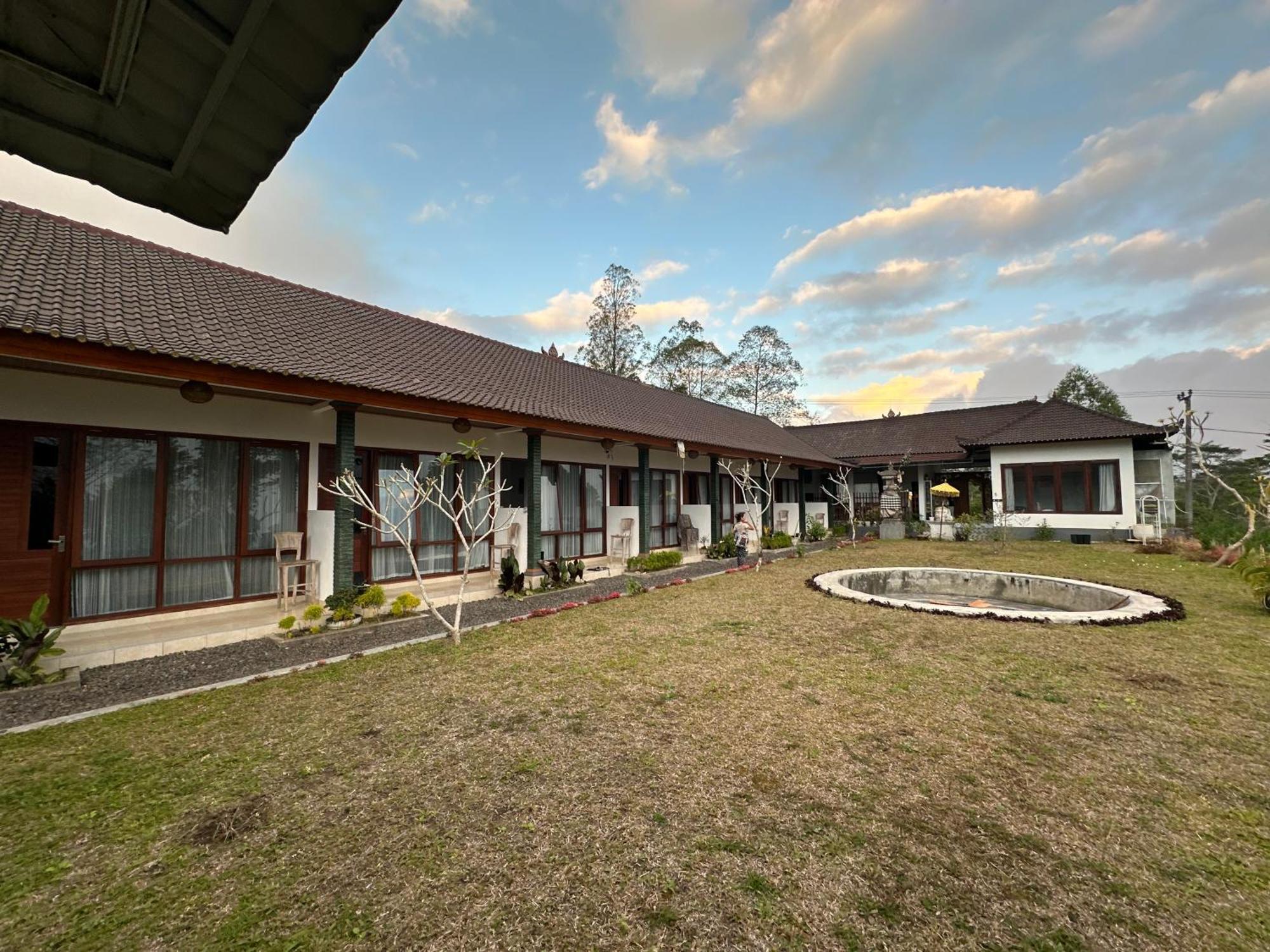 BesakihBali Basuki Retreat Centerアパートメント エクステリア 写真